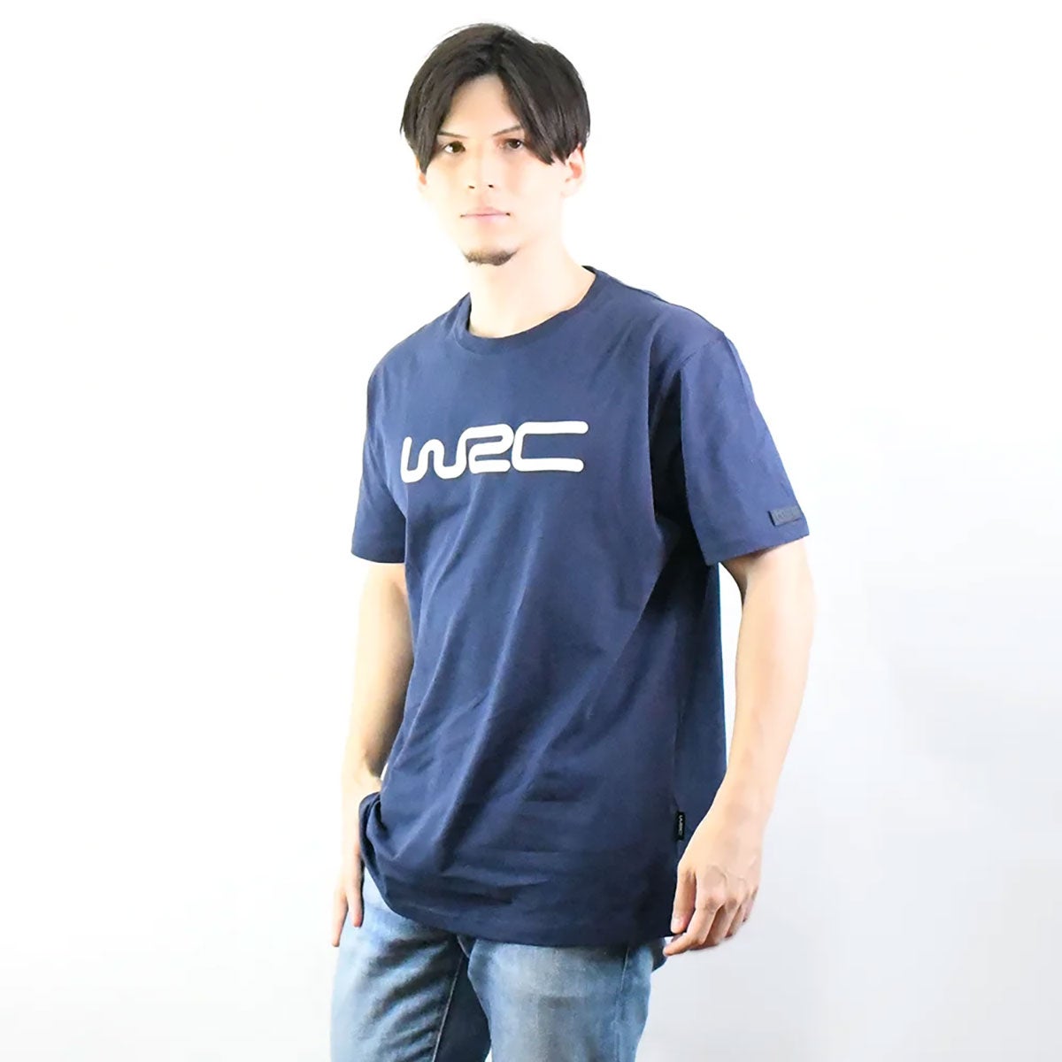 WRC｜WRC 肩ロゴ Ｔシャツ｜Tシャツ｜ネイビー｜モデル着用