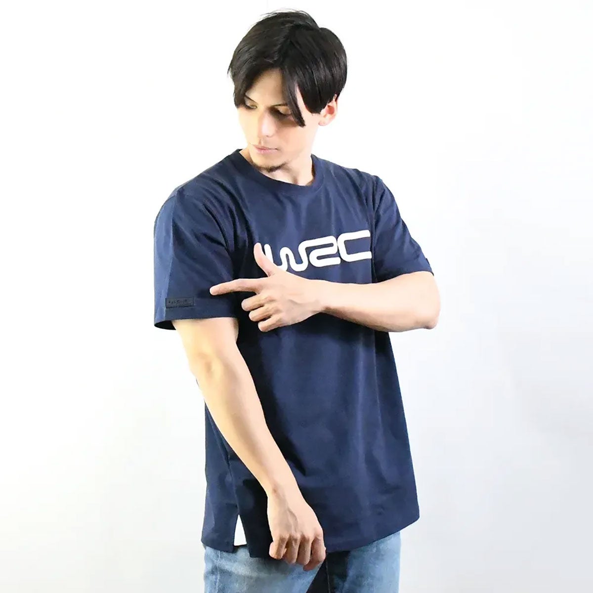 WRC｜WRC 肩ロゴ Ｔシャツ｜Tシャツ｜ネイビー｜モデル着用
