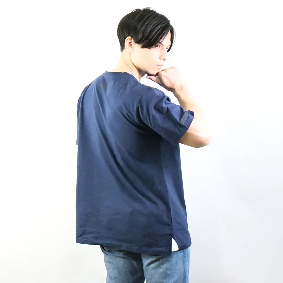 WRC｜WRC 肩ロゴ Ｔシャツ｜Tシャツ｜ネイビー｜モデル着用