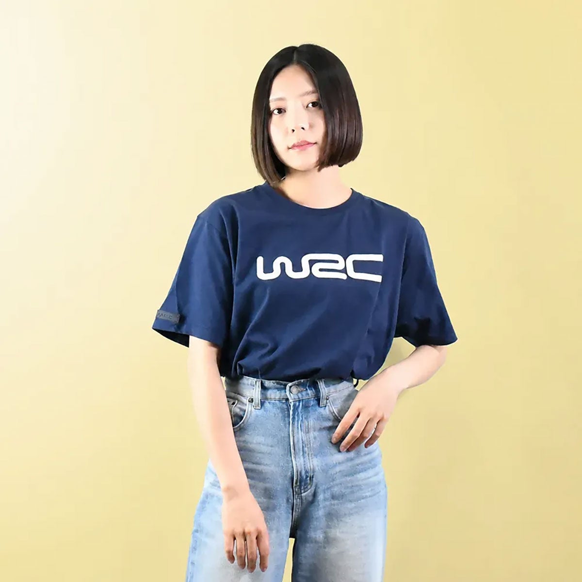 WRC｜WRC 肩ロゴ Ｔシャツ｜Tシャツ｜ネイビー｜モデル着用