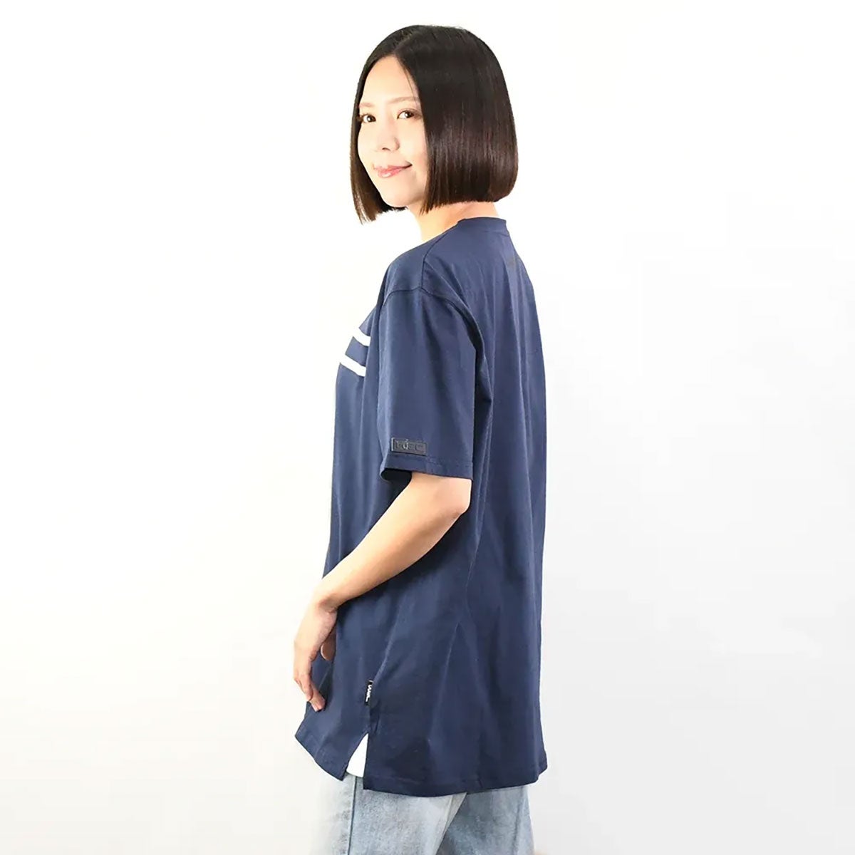 WRC｜WRC 肩ロゴ Ｔシャツ｜Tシャツ｜ネイビー｜モデル着用