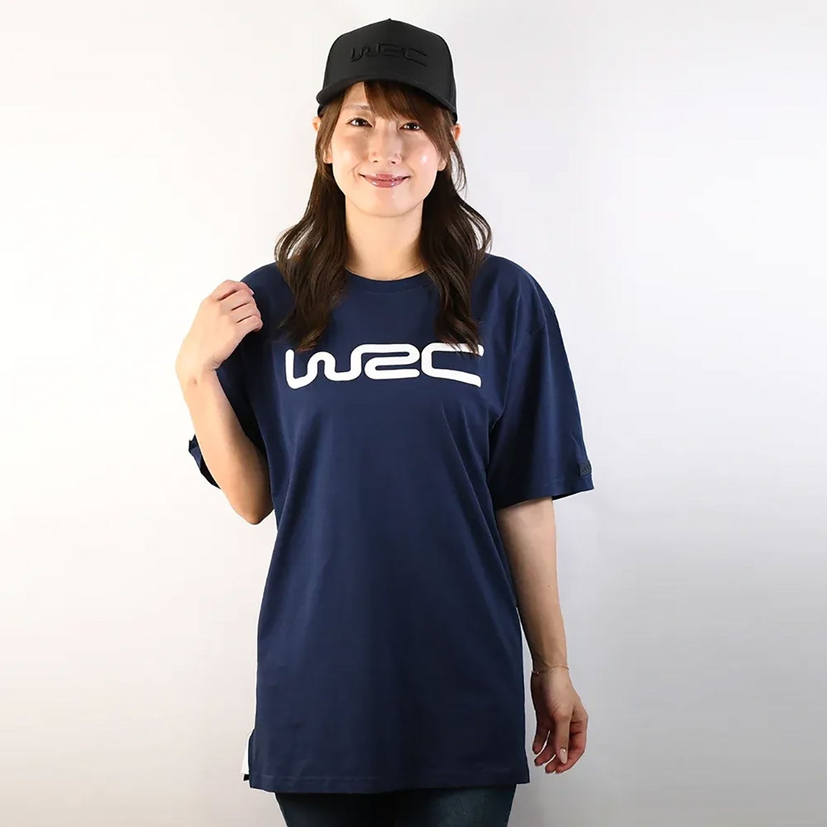 WRC｜WRC 肩ロゴ Ｔシャツ｜Tシャツ｜ネイビー｜モデル着用