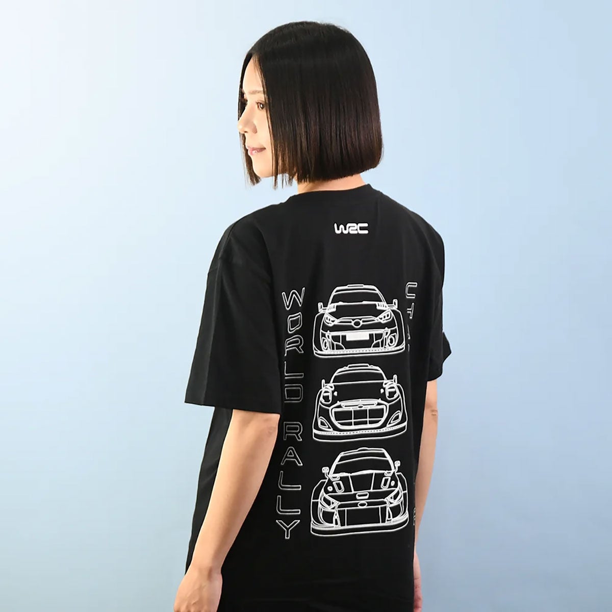 WRC｜WRC ステルスグラフィックTシャツ｜Tシャツ｜ブラック｜モデル着用