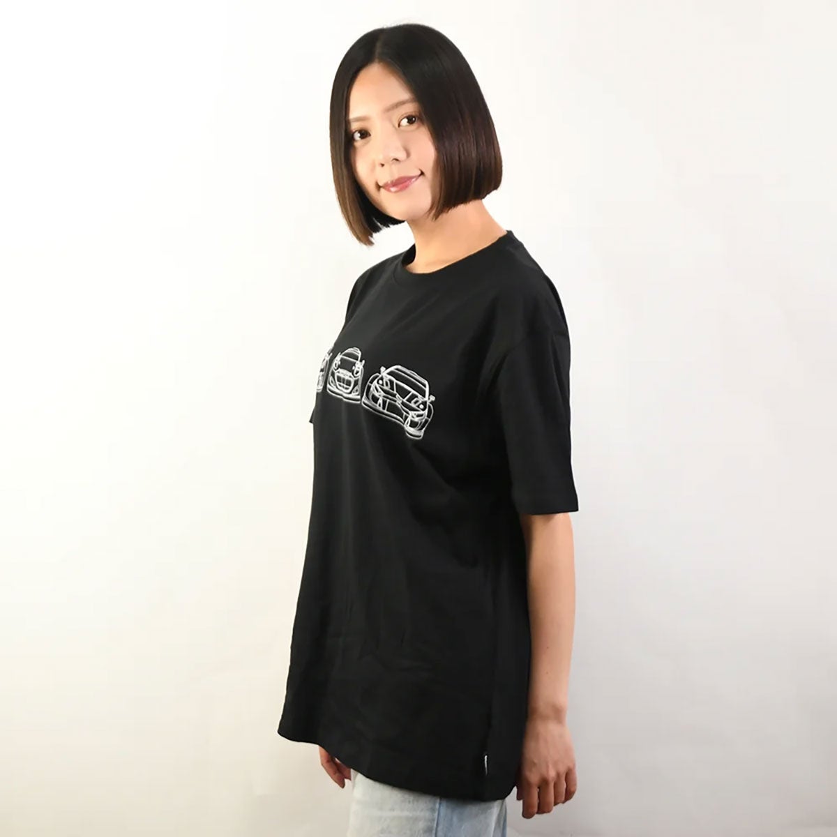 WRC｜WRC ステルスグラフィックTシャツ｜Tシャツ｜ブラック｜モデル着用