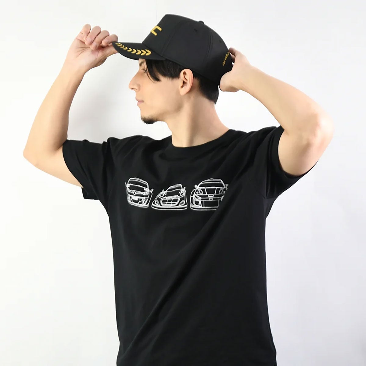 WRC｜WRC ステルスグラフィックTシャツ｜Tシャツ｜ブラック｜モデル着用