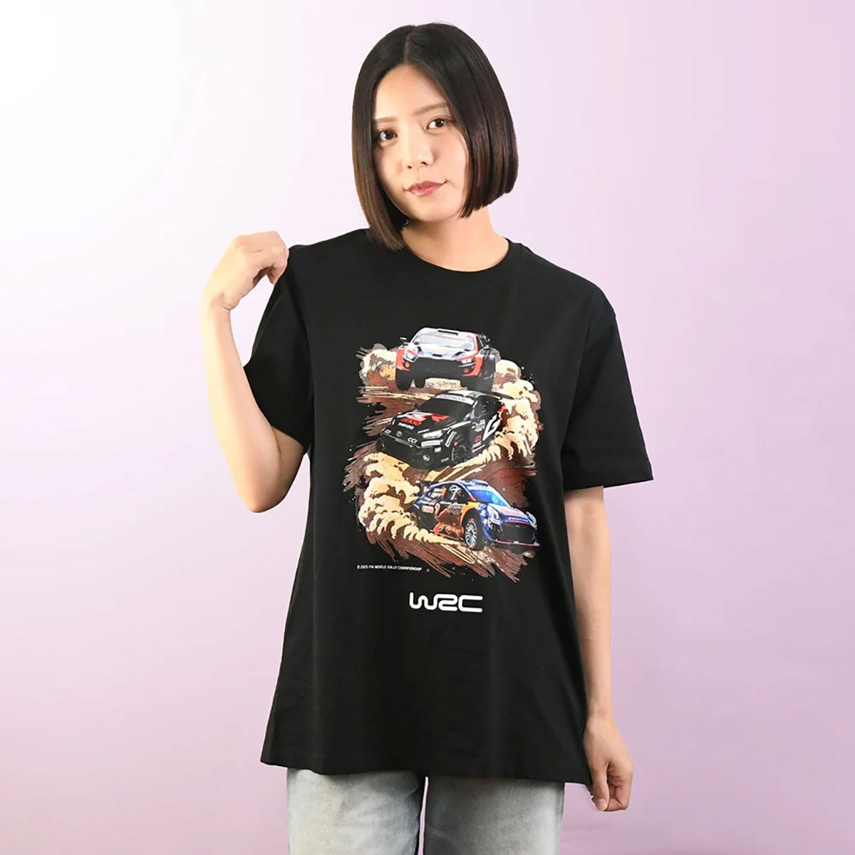 WRC｜WRC グラフィックアクションTシャツ｜Tシャツ｜ブラック｜モデル着用