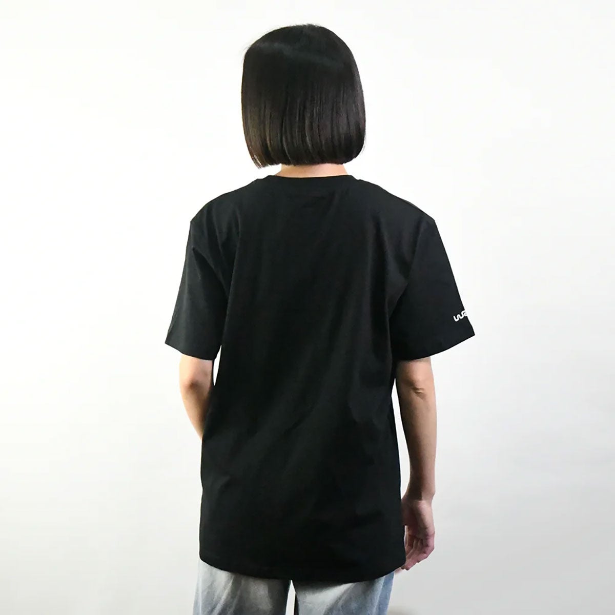 WRC｜WRC グラフィックアクションTシャツ｜Tシャツ｜ブラック｜モデル着用