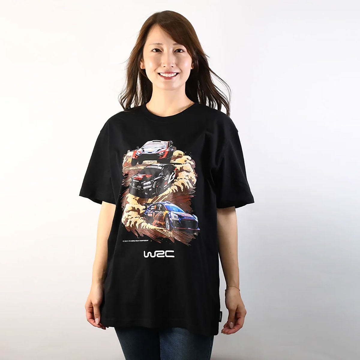 WRC｜WRC グラフィックアクションTシャツ｜Tシャツ｜ブラック｜モデル着用