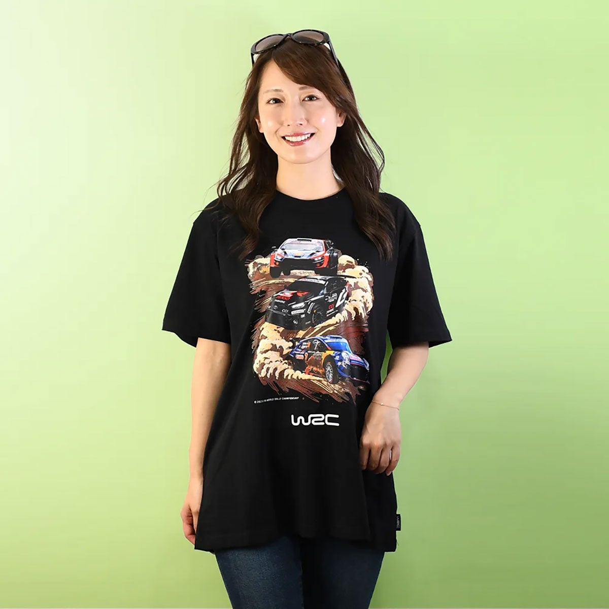 WRC｜WRC グラフィックアクションTシャツ｜Tシャツ｜ブラック｜モデル着用