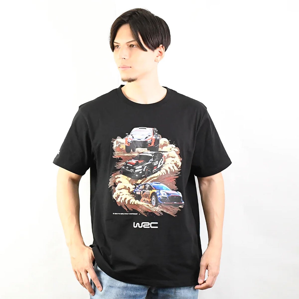 WRC｜WRC グラフィックアクションTシャツ｜Tシャツ｜ブラック｜モデル着用
