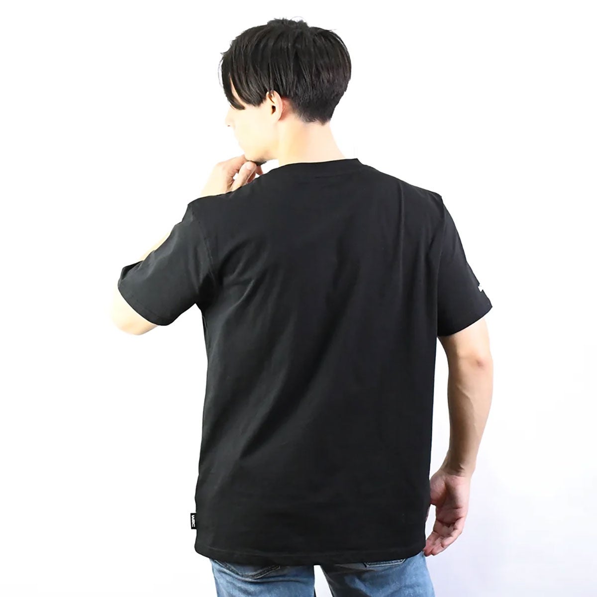 WRC｜WRC グラフィックアクションTシャツ｜Tシャツ｜ブラック｜モデル着用