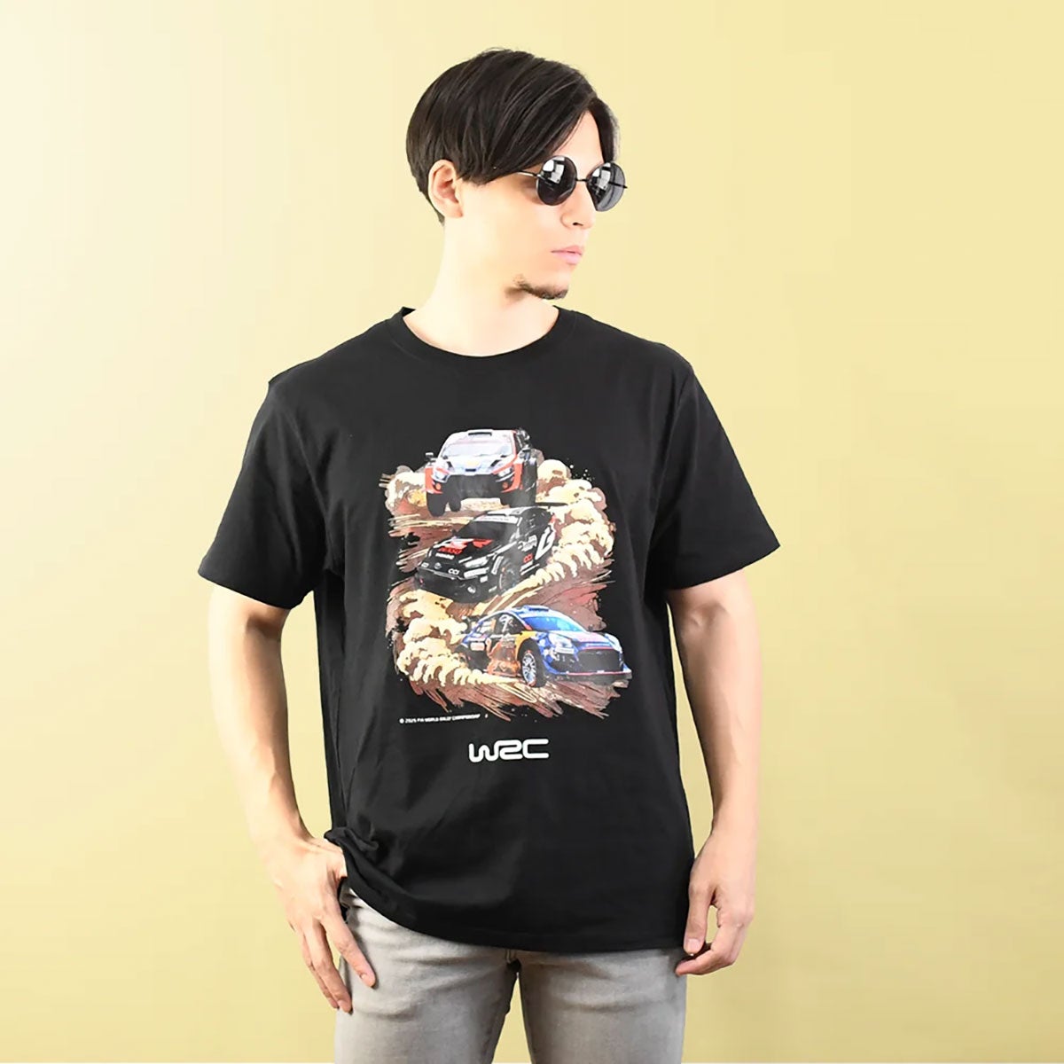 WRC｜WRC グラフィックアクションTシャツ｜Tシャツ｜ブラック｜モデル着用