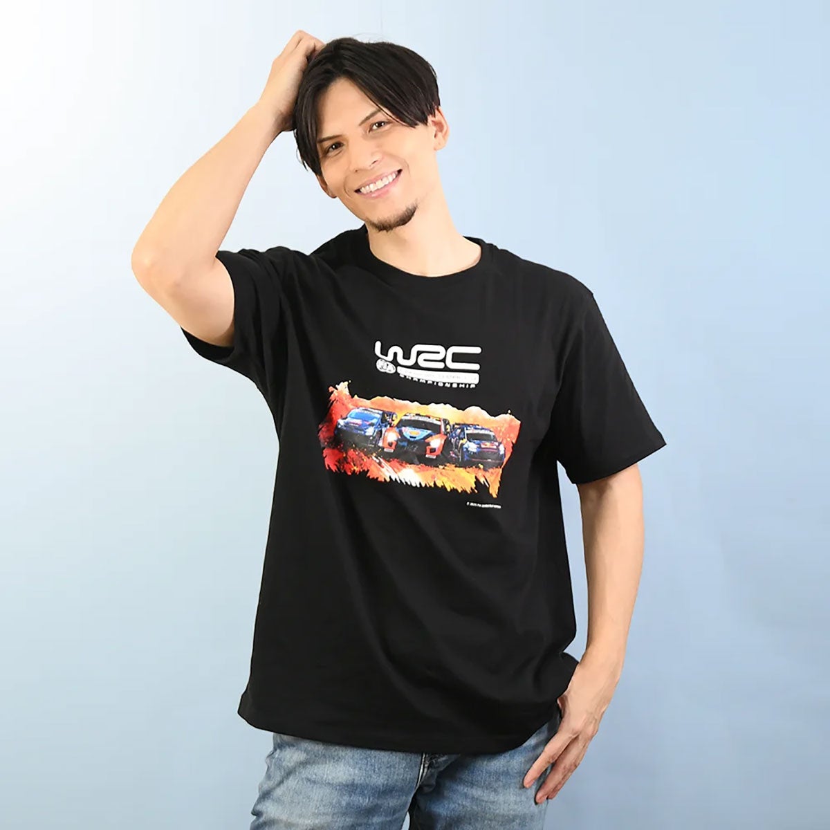 WRC｜WRC グラフィックTシャツ｜Tシャツ｜ブラック｜モデル着用