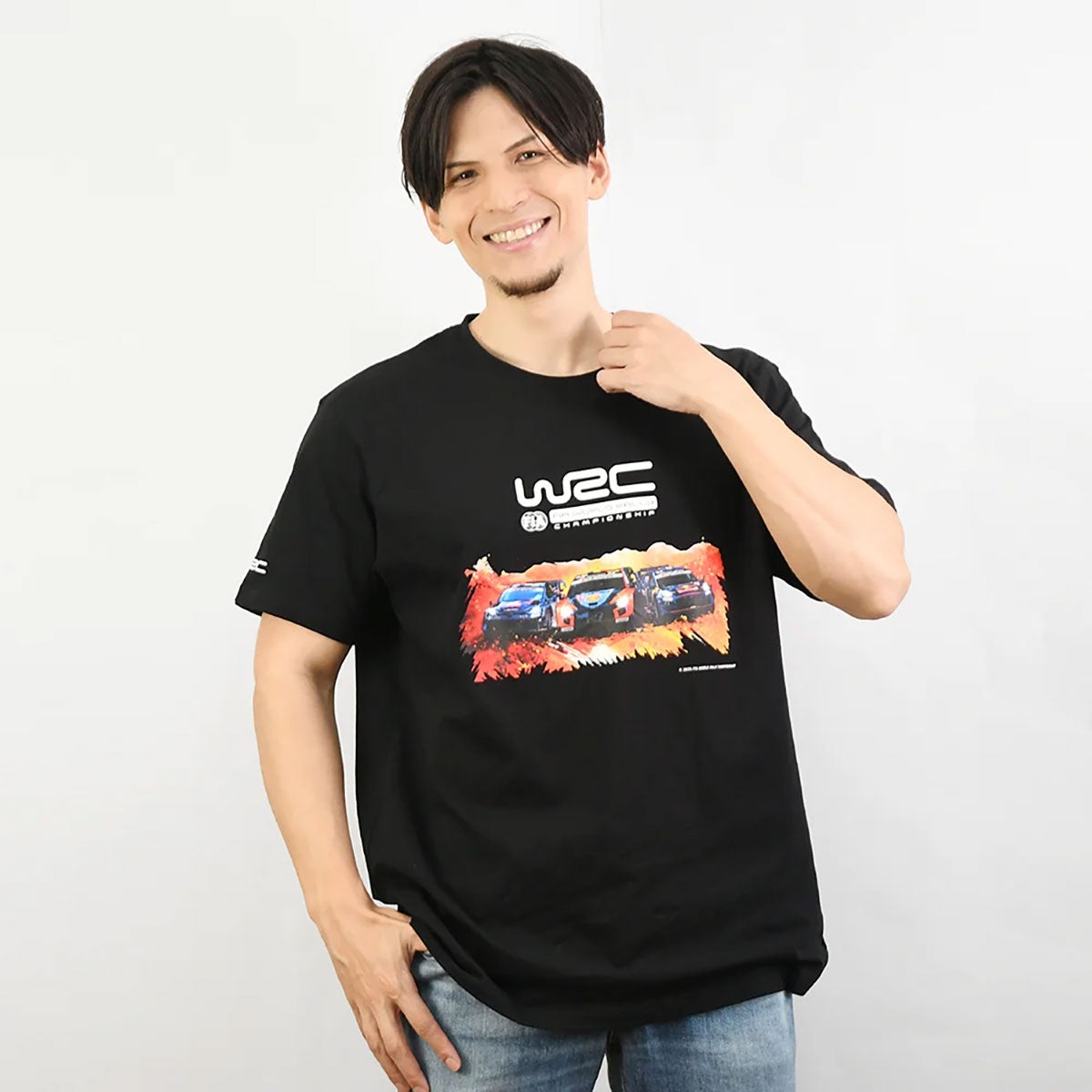 WRC｜WRC グラフィックTシャツ｜Tシャツ｜ブラック｜モデル着用