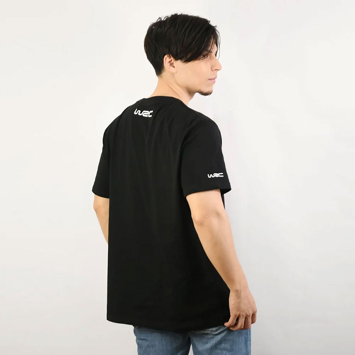 WRC｜WRC グラフィックTシャツ｜Tシャツ｜ブラック｜モデル着用