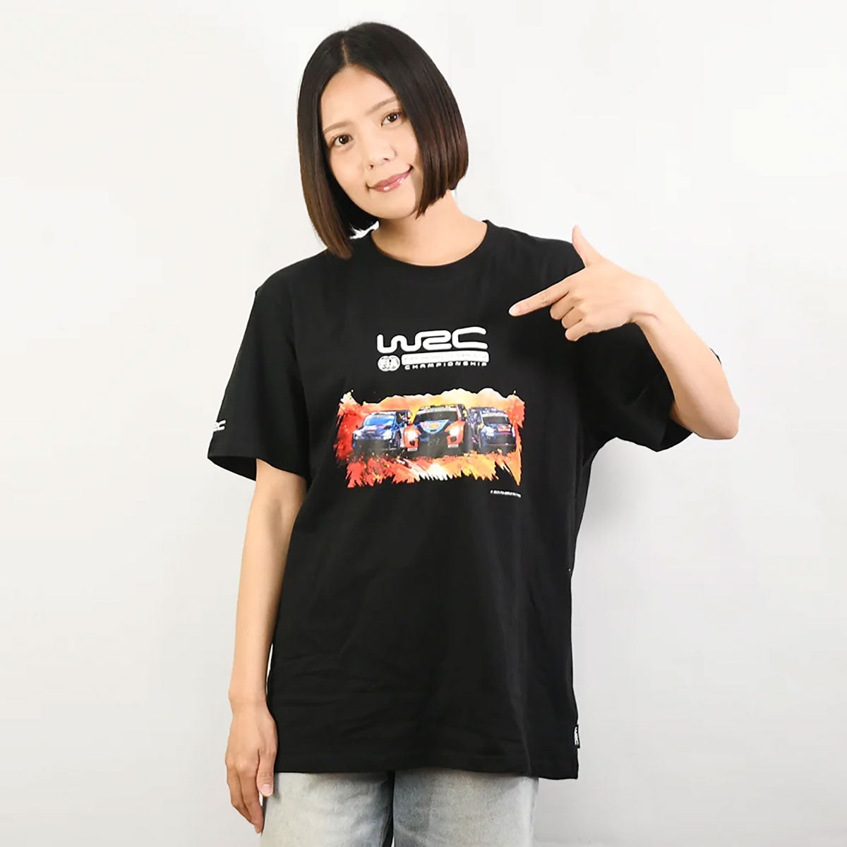 WRC｜WRC グラフィックTシャツ｜Tシャツ｜ブラック｜モデル着用