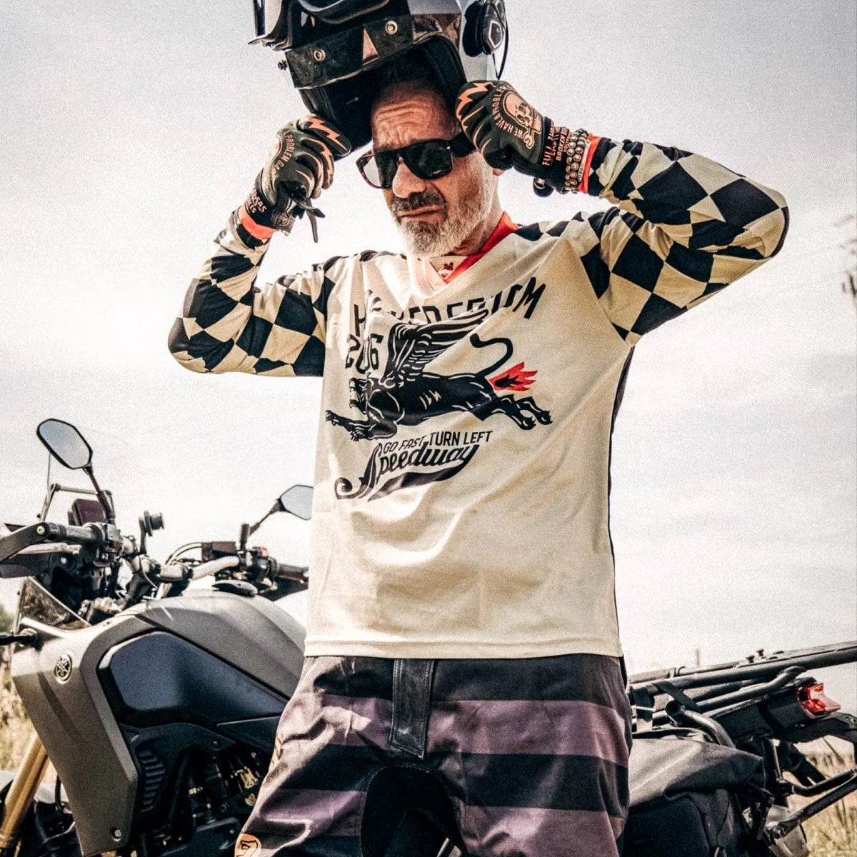 HolyFreedom｜ファートバック ジャージ｜MXジャージ｜ベージュ｜モデル着用