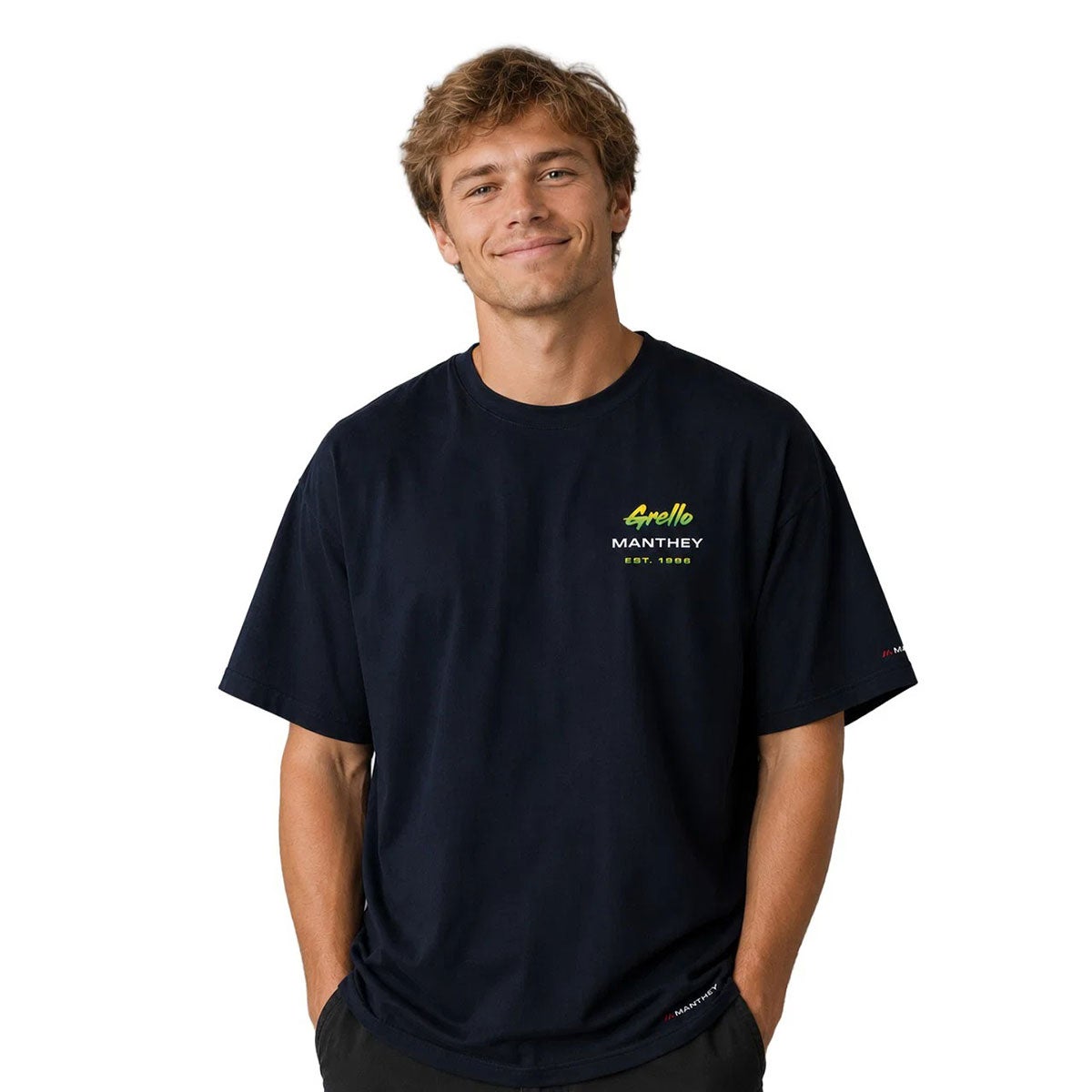 Manthey Racing｜マンタイ レーシング グレロ アローズ Tシャツ｜ウェア｜ブラック｜モデル着用