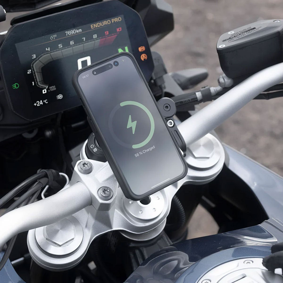 SP Connect｜ワイヤレスパワーバンク 10,000mAh｜雑貨｜ブラック｜使用イメージ