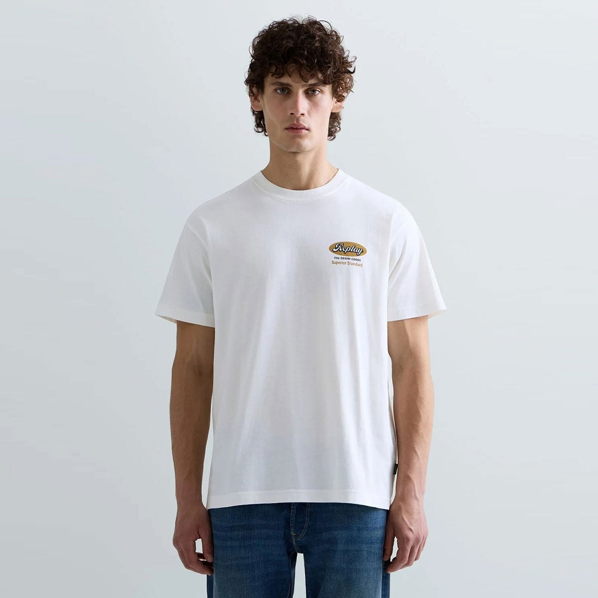 REPLAY｜レギュラーフィット トレードマーク Tシャツ｜Tシャツ｜ガーデニア｜モデル着用