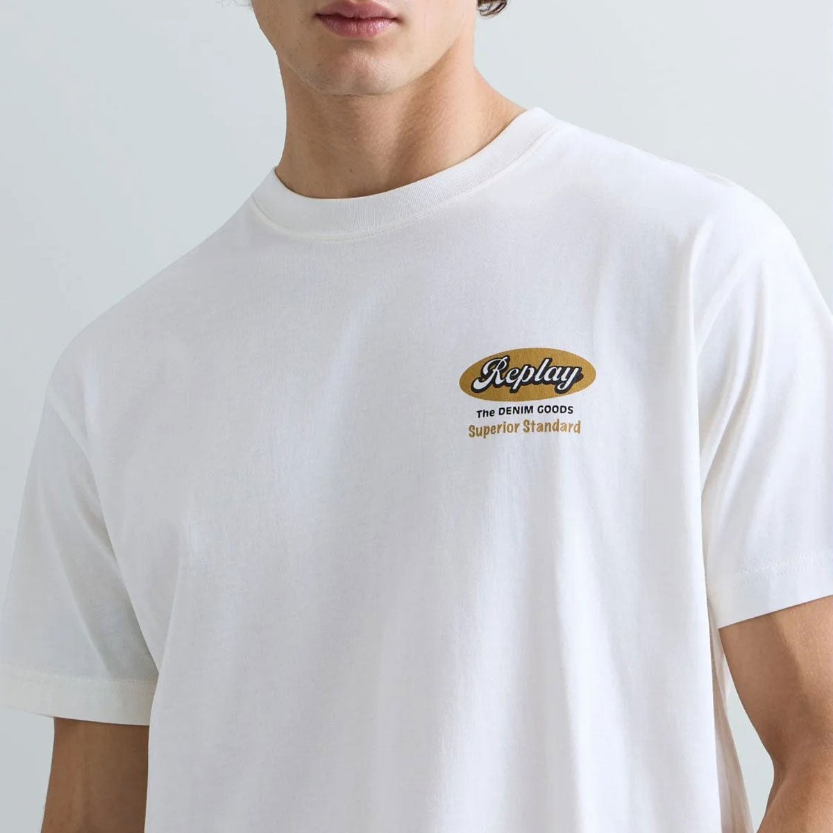 REPLAY｜レギュラーフィット トレードマーク Tシャツ｜Tシャツ｜ガーデニア｜モデル着用