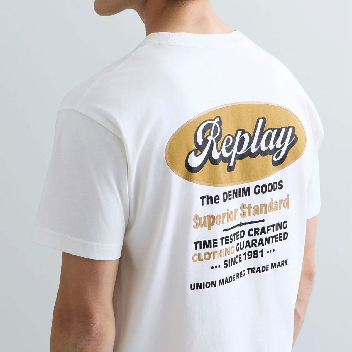 REPLAY｜レギュラーフィット トレードマーク Tシャツ｜Tシャツ｜ガーデニア｜モデル着用