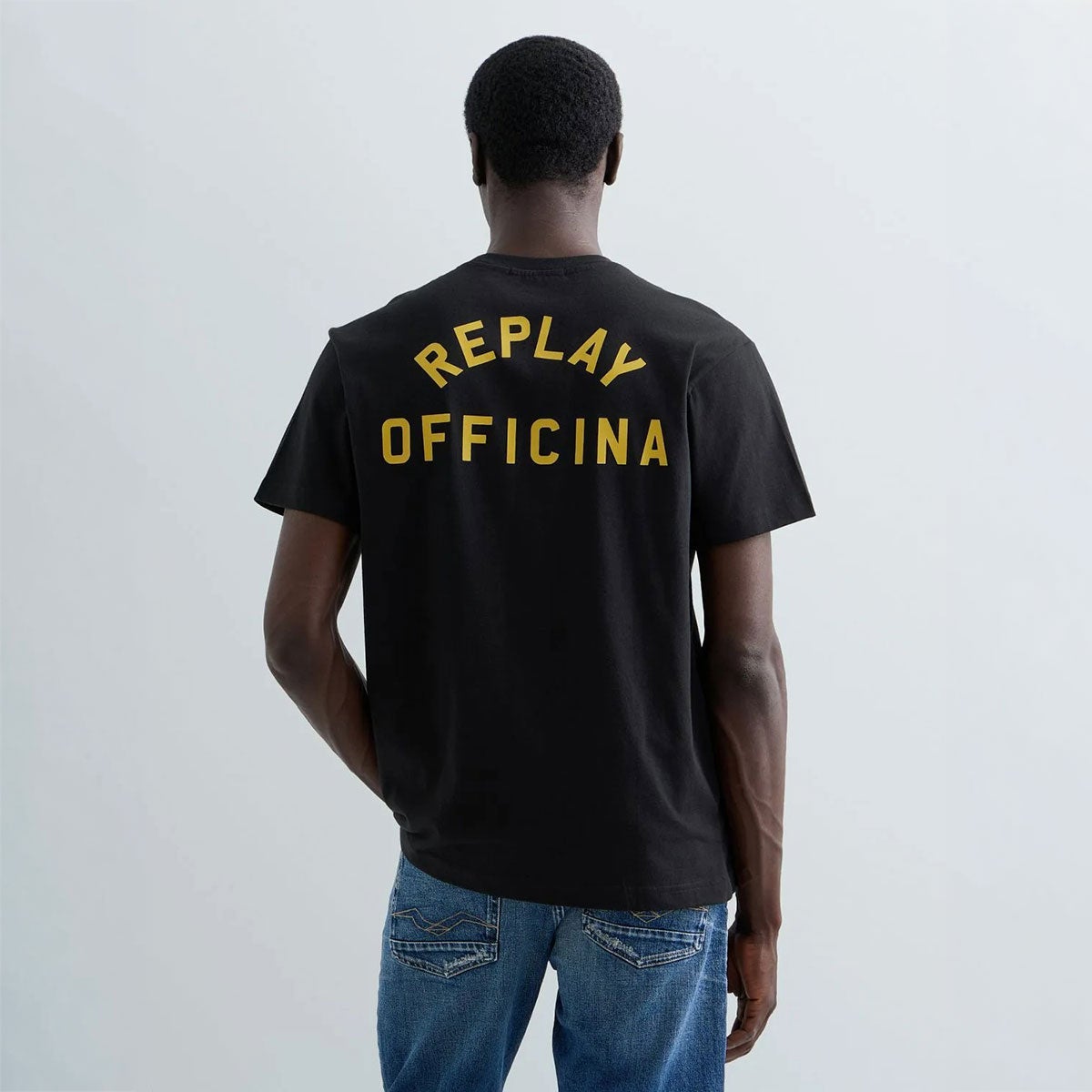 REPLAY｜レギュラーフィット オフィチーナ Tシャツ｜Tシャツ｜ブラック｜モデル着用