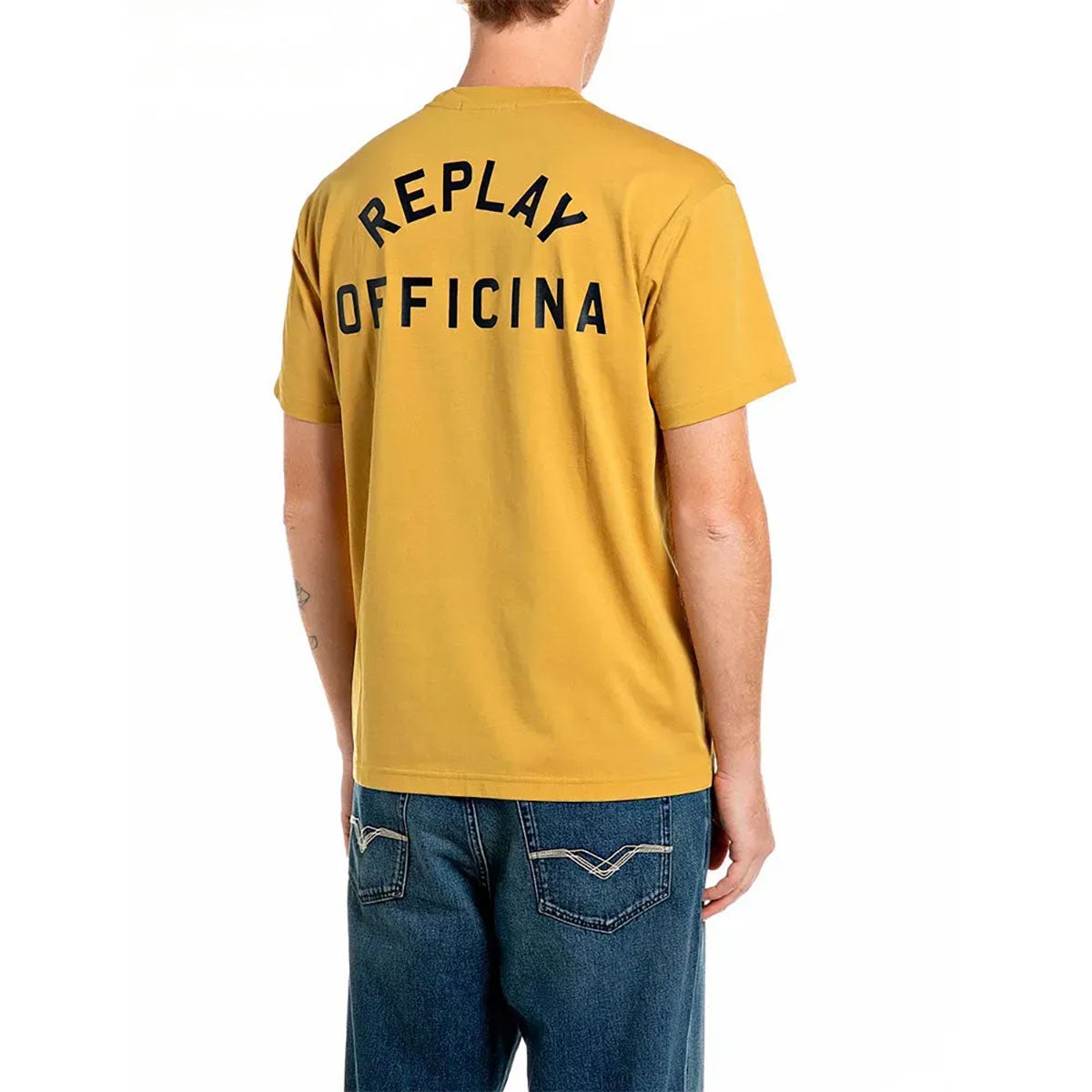 REPLAY｜レギュラーフィット オフィチーナ Tシャツ｜Tシャツ｜マスタード｜モデル着用