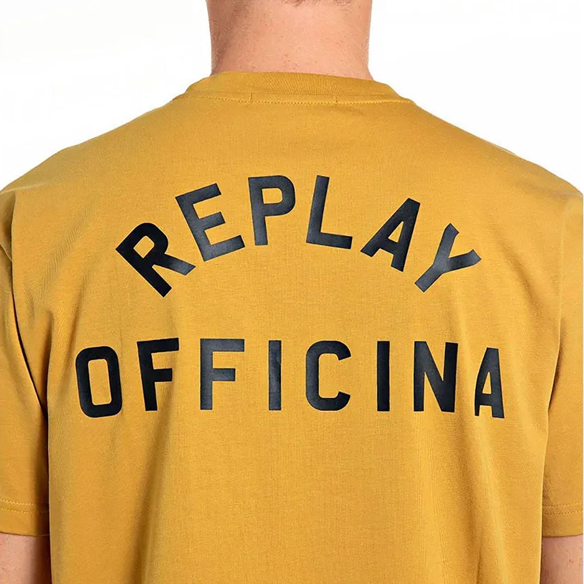 REPLAY｜レギュラーフィット オフィチーナ Tシャツ｜Tシャツ｜マスタード｜モデル着用