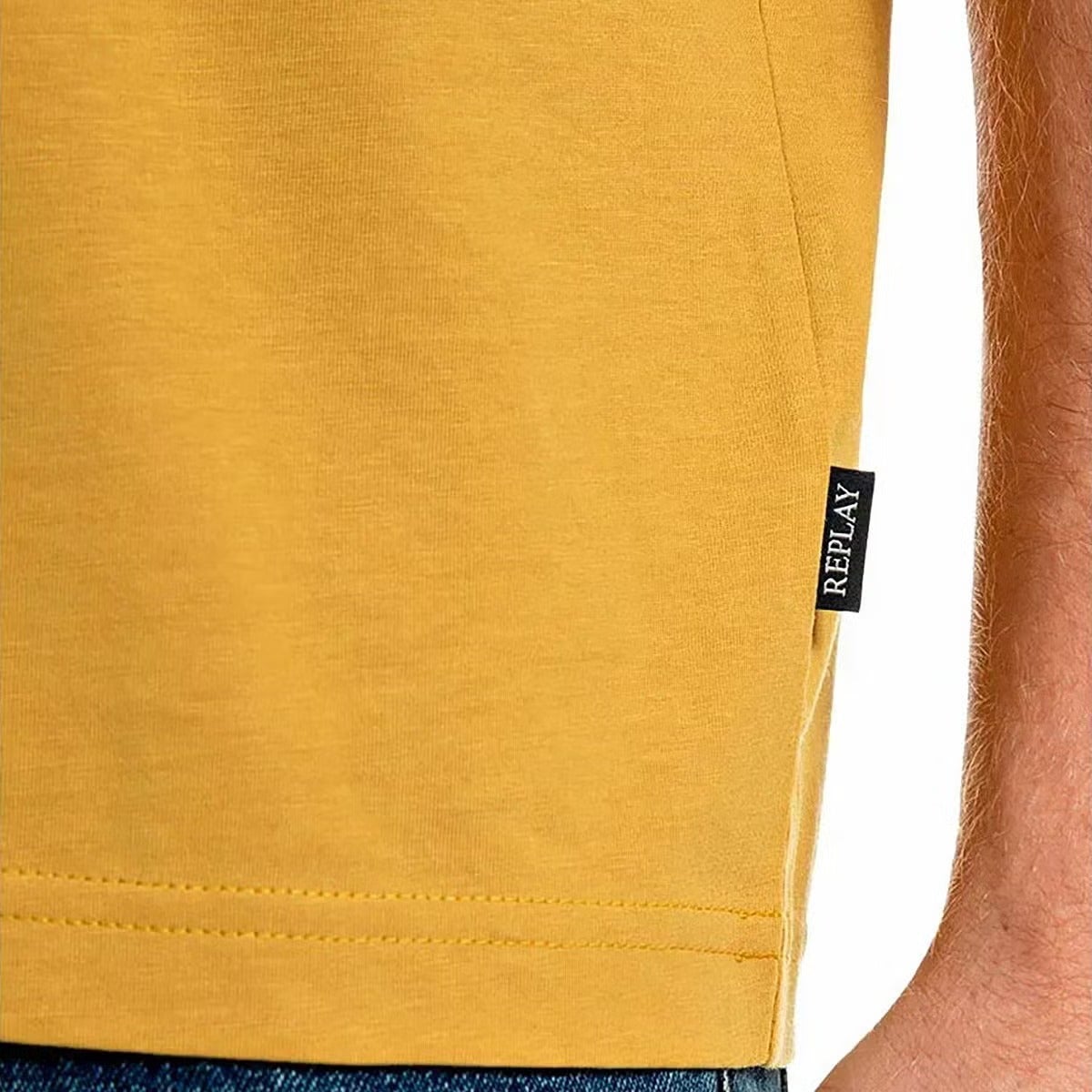 REPLAY｜レギュラーフィット オフィチーナ Tシャツ｜Tシャツ｜モデル着用