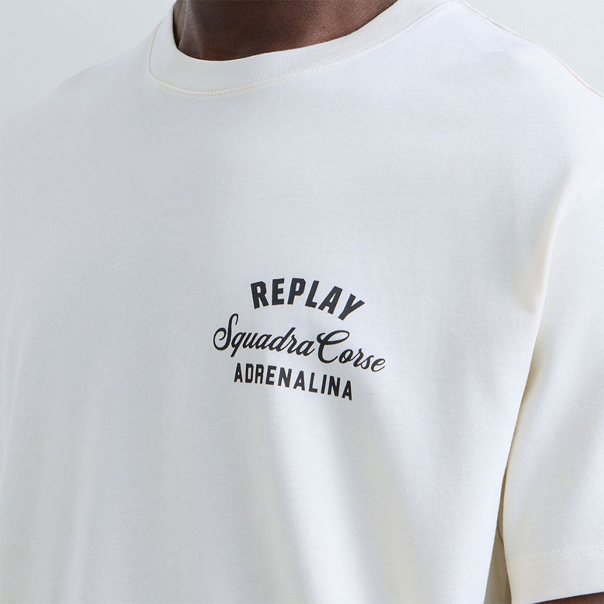 REPLAY｜レギュラーフィット モトリカビ Tシャツ｜Tシャツ｜ガーデニア｜モデル着用