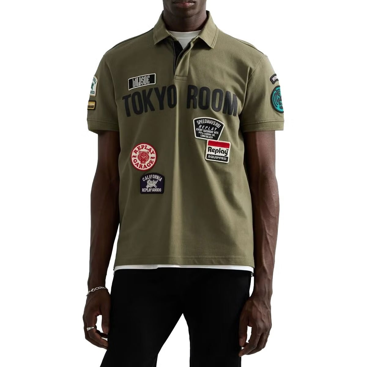 REPLAY｜レギュラーフィット トウキョウ ルーム S/S ポロシャツ｜Tポロシャツ｜モデル着用