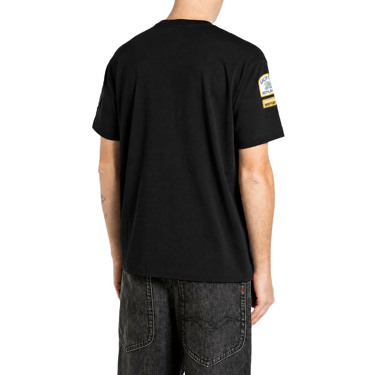 REPLAY｜レギュラーフィット トウキョウ ルーム Tシャツ｜Tシャツ｜ブラック｜モデル着用