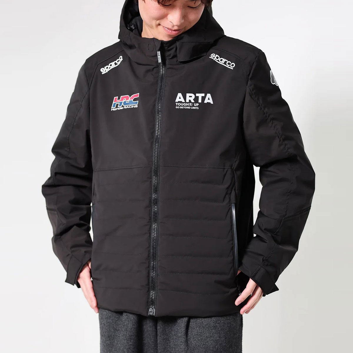 ARTA｜AR26OT01 ARTA レプリカ スパルコ ダウン ブルゾン｜アウター｜ブラック｜モデル着用