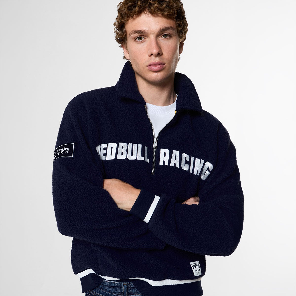 Pepe Jeans｜ぺぺ×レッドブル メンズ ハーフジップ フリース｜ウェット｜ネイビー｜モデル着用