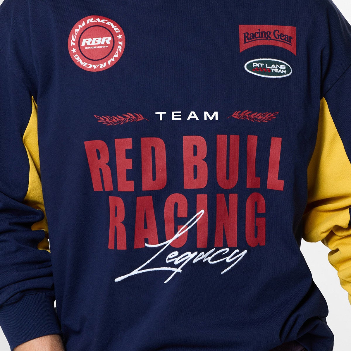 Pepe Jeans｜ぺぺ×レッドブル メンズ チーム L/S Tシャツ｜ロングスリーブ｜ネイビー｜モデル着用