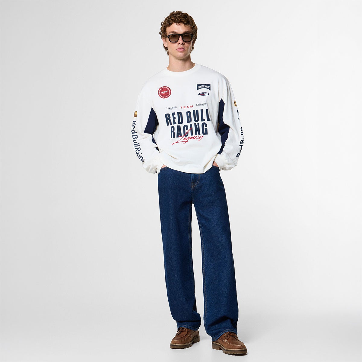 Pepe Jeans｜ぺぺ×レッドブル メンズ チーム L/S Tシャツ｜ロングスリーブ｜オフホワイト｜モデル着用