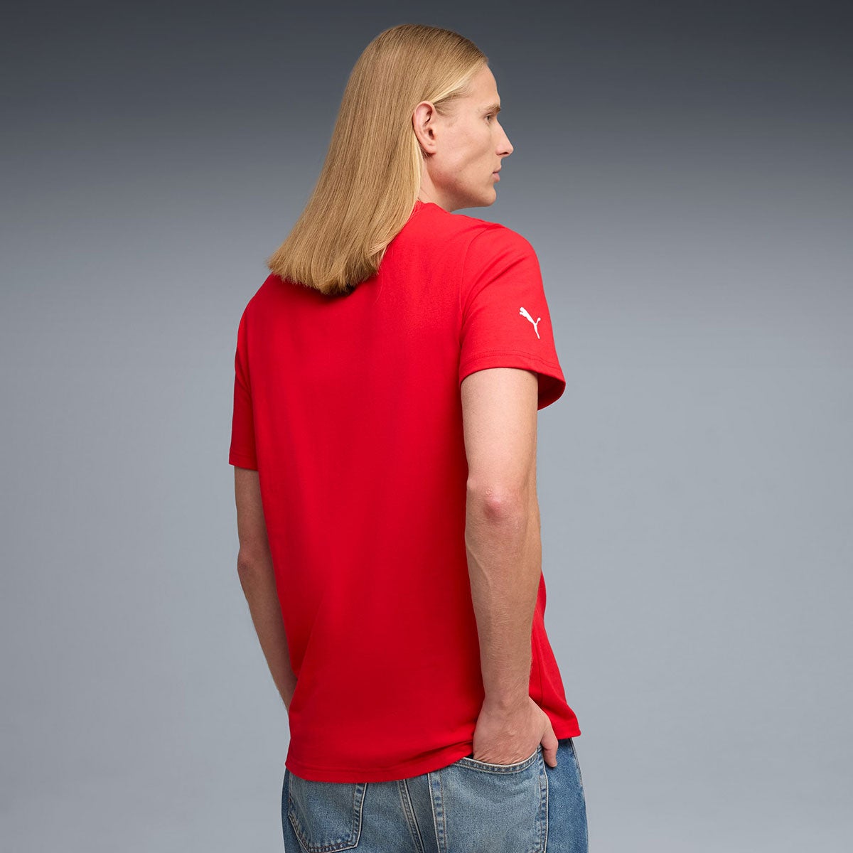 Ferrari｜スクーデリア フェラーリ シールド Tシャツ｜Tシャツ｜レッド｜モデル着用
