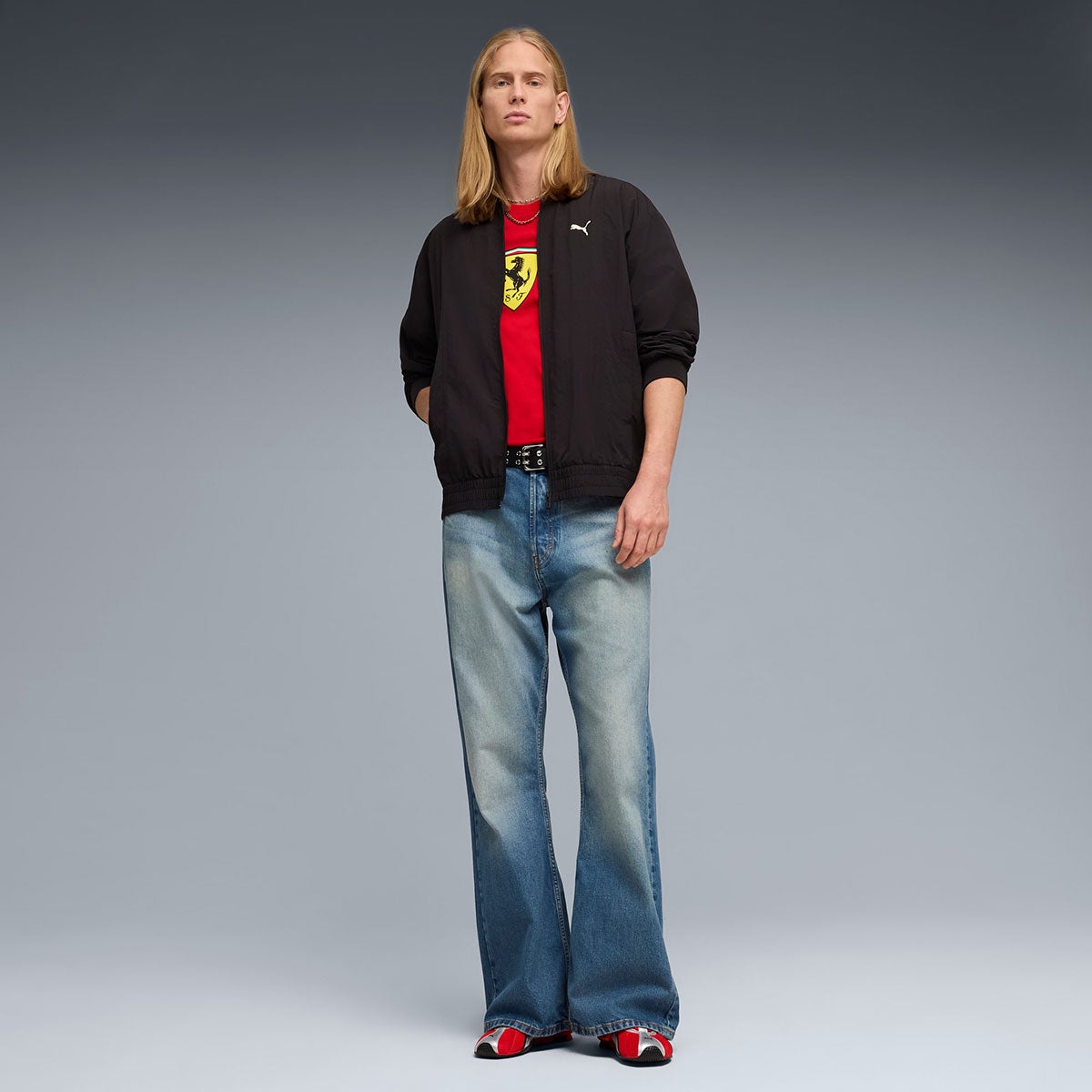 Ferrari｜スクーデリア フェラーリ シールド Tシャツ｜Tシャツ｜レッド｜モデル着用