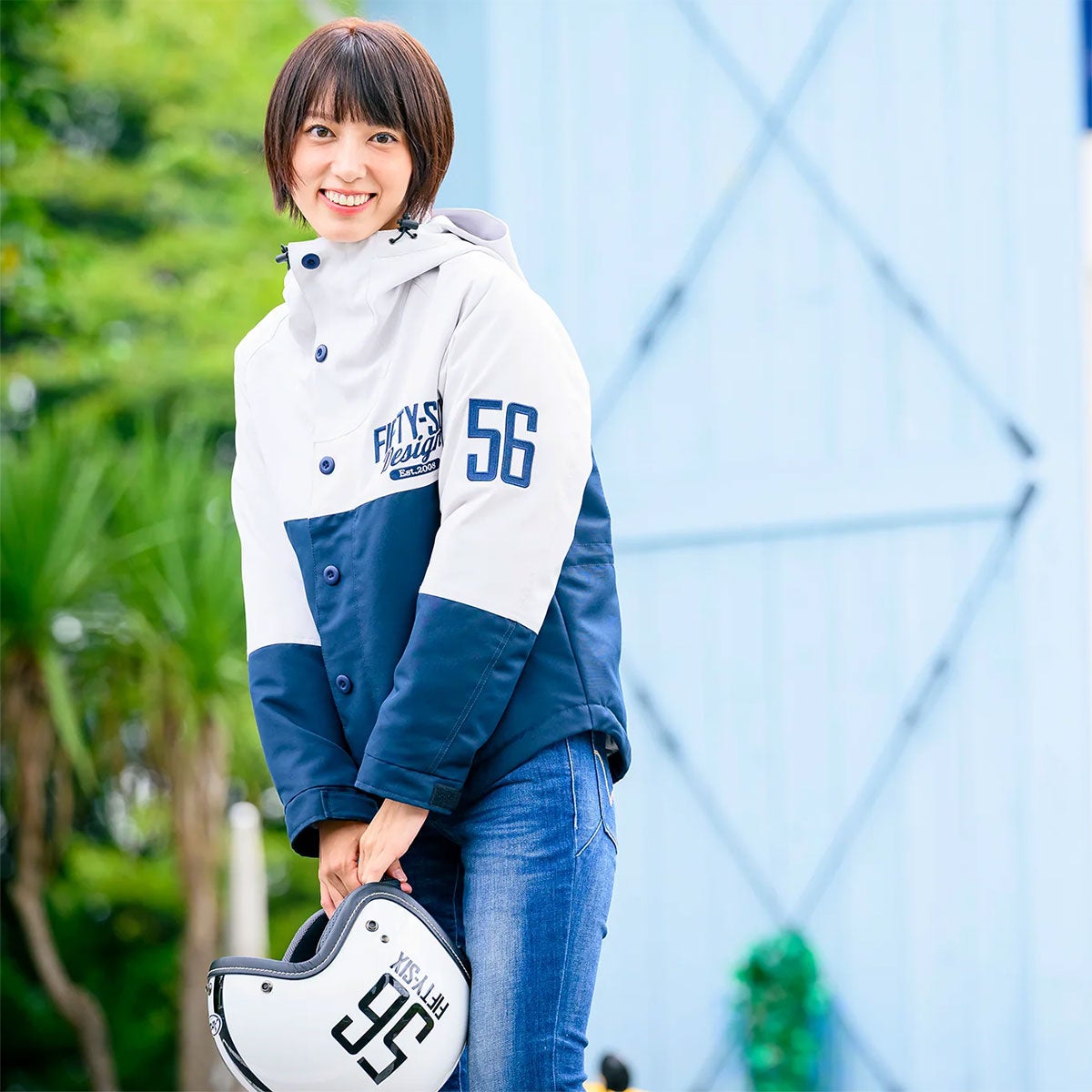 56design｜バイカラー ウォーム ジャケット｜アウター｜ライトグレー×ネイビー｜モデル着用