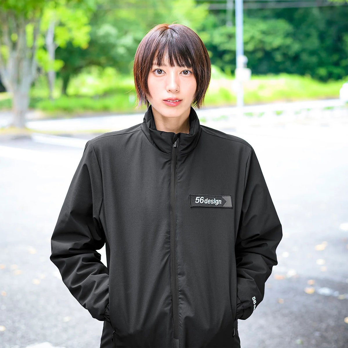 56design｜ウォームインナー｜アウター｜ブラック×グレー｜モデル着用