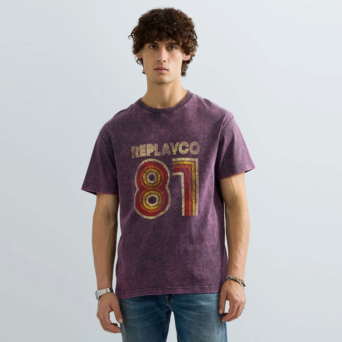 REPLAY｜レギュラーフィットエイティーズ Tシャツ｜トップス｜オーキッド｜モデル着用