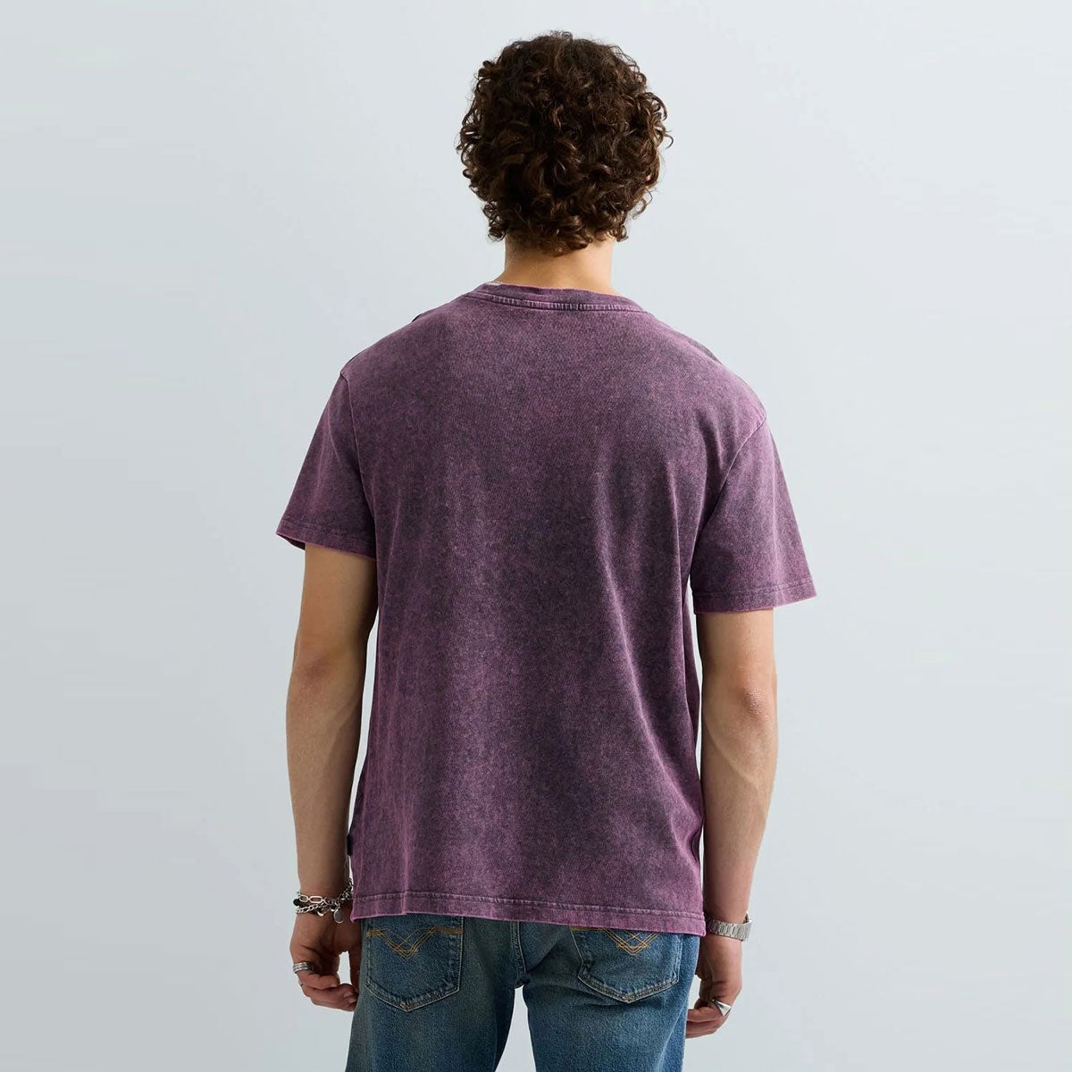 REPLAY｜レギュラーフィットエイティーズ Tシャツ｜トップス｜オーキッド｜モデル着用