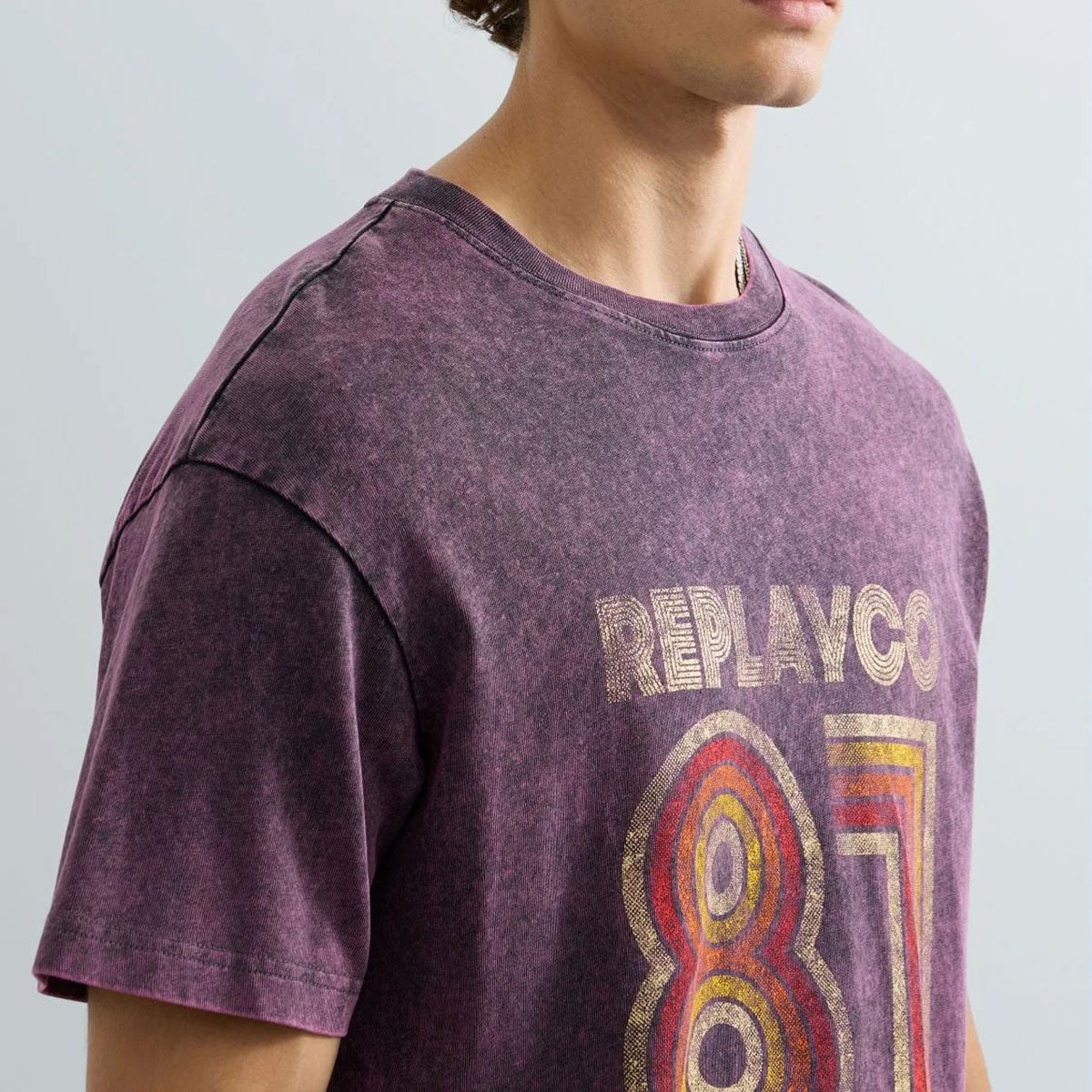 REPLAY｜レギュラーフィットエイティーズ Tシャツ｜トップス｜オーキッド｜モデル着用