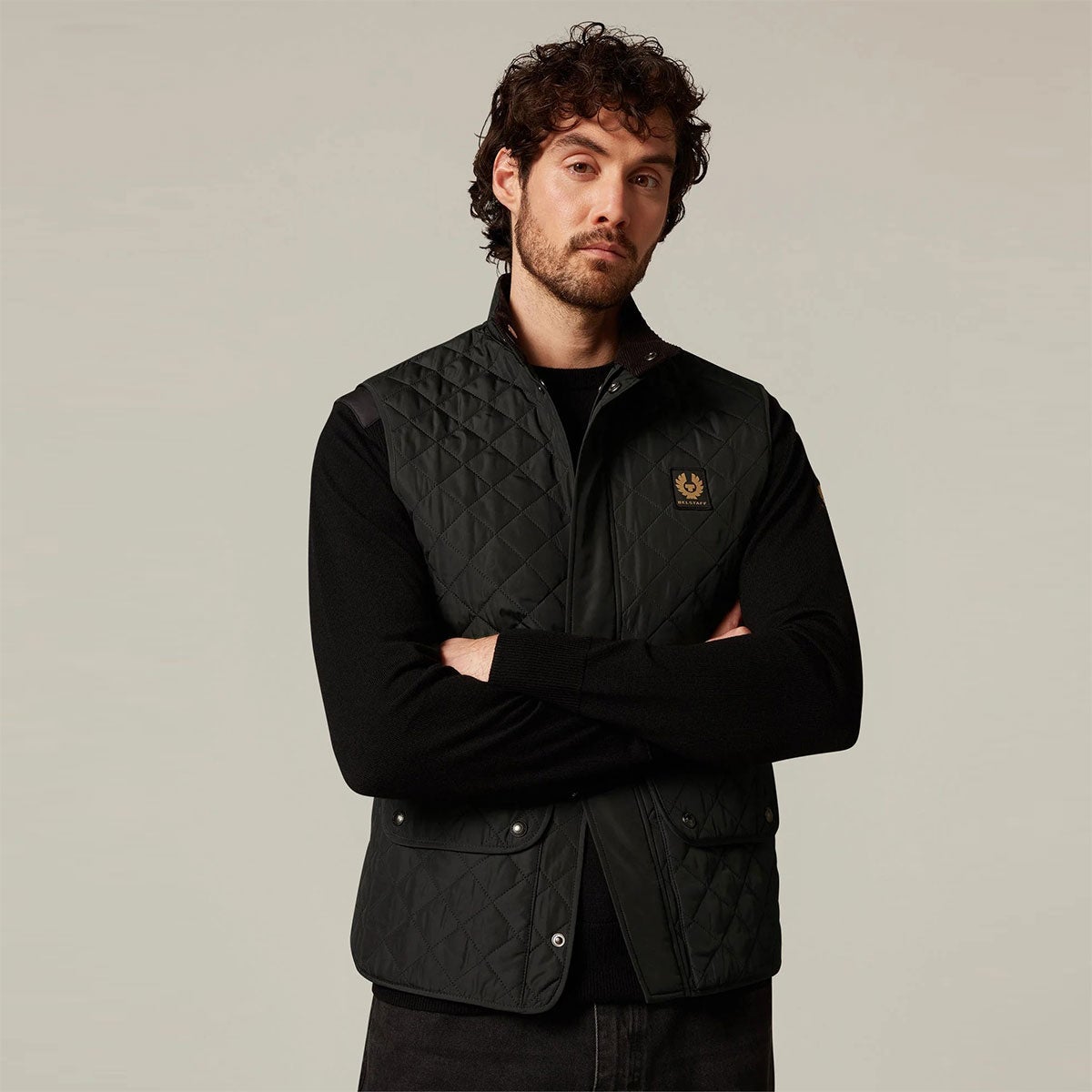 BELSTAFF｜アイコン ジレ｜ベスト｜ブラック｜モデル着用