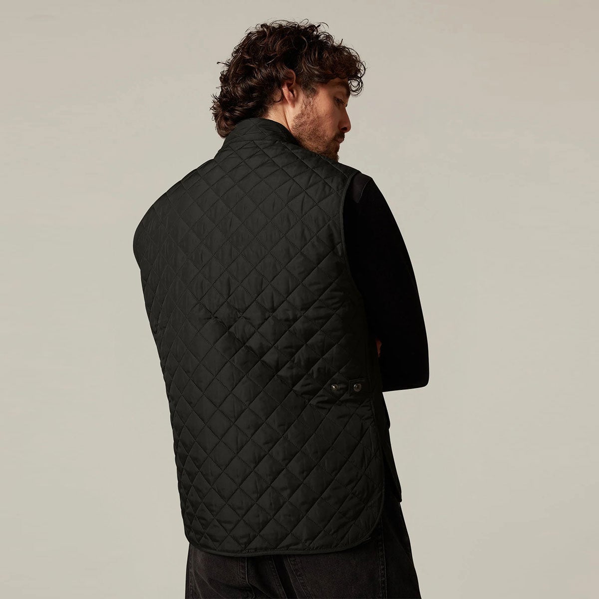 BELSTAFF｜アイコン ジレ｜ベスト｜ブラック｜モデル着用