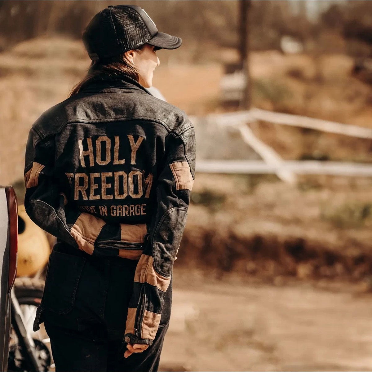 HolyFreedom｜トゥットネロ｜オーバーオール｜ブラック｜モデル着用