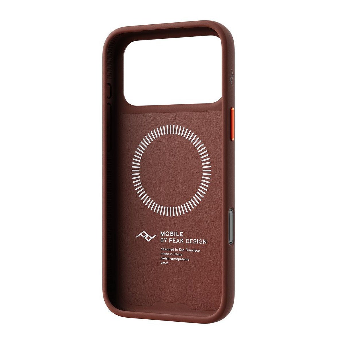 Peak Design｜クラリーノ │ iPhone 18 Pro / Pro Max エブリデイ ケース｜雑貨｜レッドウッド｜使用イメージ