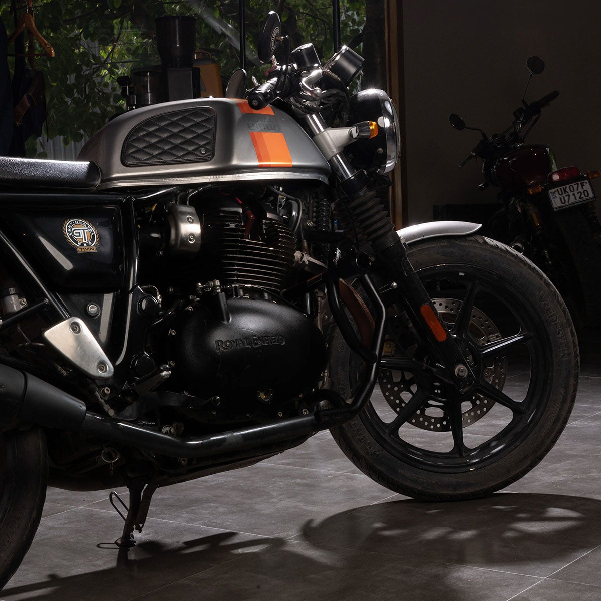 Trip Machine｜タンクパッド for ロイヤル・エンフィールド Continental GT 650｜雑貨｜ブラック｜使用イメージ