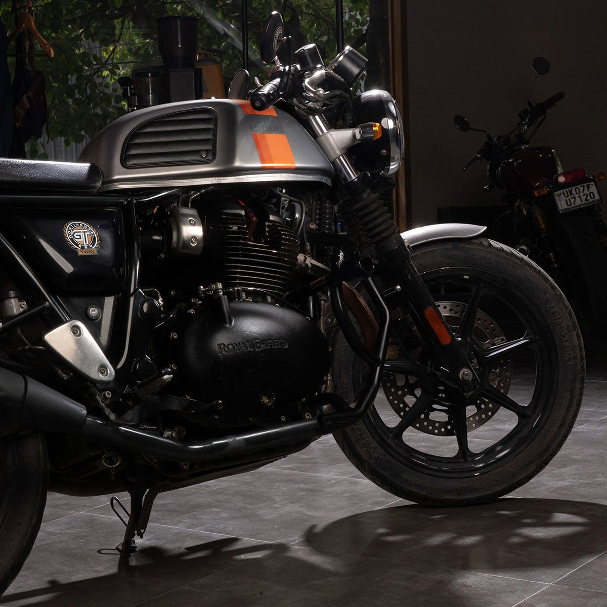 Trip Machine｜タンクパッド for ロイヤル・エンフィールド Continental GT 650｜雑貨｜ブラック｜使用イメージ
